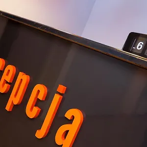 https://retro-hostel.poznan-hotels.com